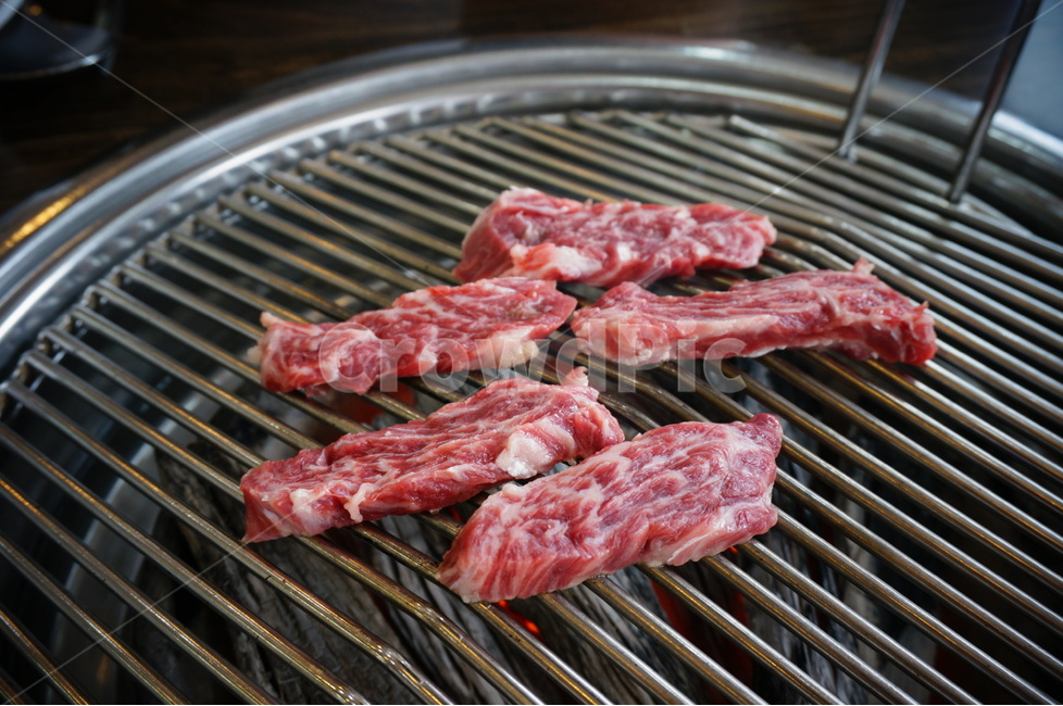 음식,식사,소고기,숯불,숯불고기,석쇠,갈비살,모임,마블링,음식,식재료,요리,food,cook,meal,dishes,food reserves,육류,고기,meat