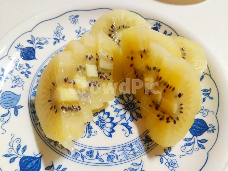 dish,요리,meal,식사,food,식품,과일,키위,골드키위,노란색,씨앗,후식,간식,음식,식재료,요리,food,cook,meal,dishes,food reserves,과일,열매,fruit