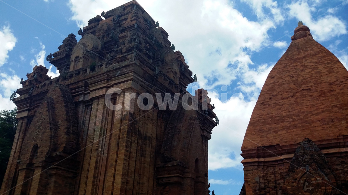 베트남,나트랑,vietnam,nhatrang,사원,건축물,포나가르,맑은,하늘,구름,랜드마크,landmark,tourist attraction,해외,외국,세계,foreign,oversea,world,세계랜드마크,해외랜드마크,외국랜드마크,world landmark,world tourist attraction,건축물,건물외관,exterior,building,structure,architecture,construction