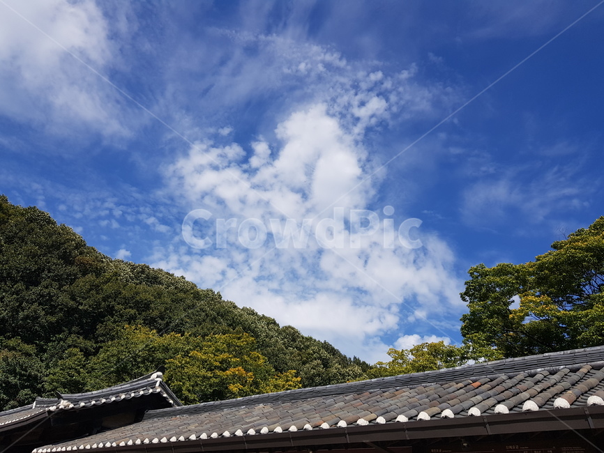 하늘,풍경,파란하늘,한옥,sky,scenery,구름,산,한국전통,한국문화,korean traditional,korean culture,건축물,건물외관,exterior,building,structure,architecture,construction