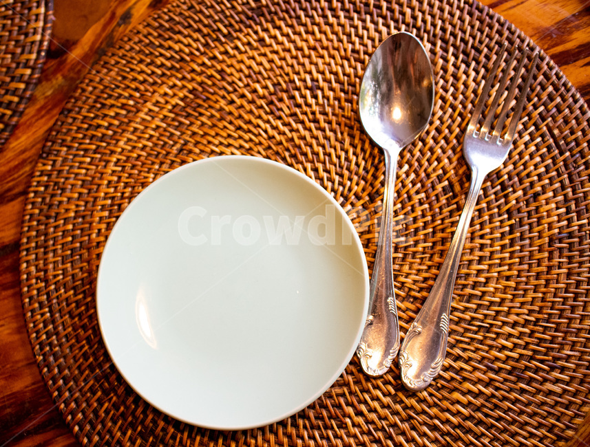 식탁,테이블,식사,식기,접시,테이블매트,숟가락,포크,스푼,table,mealtime,식사시간,plate,dish,spoon,fork,아침,점심,저녁,breakfast,lunch,dinner,사물,물건,오브젝트,thing,object,matter