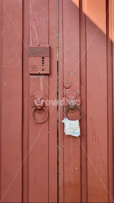 door,문,대문,문고리,빨간문,사자문고리,초인종,양옥문,주택문,옛날문,철문,골목