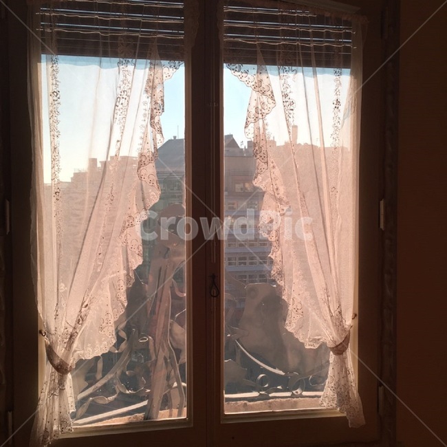 커튼,레이스,창문,테라스,바르셀로나,bercelona,스페인,spain,따스한,편안한,cozy,comfortable,하늘하늘한,가벼운,light,인테리어,실내디자인,interior design
