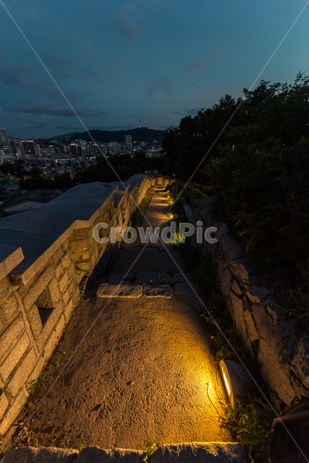 낙산공원,성곽길,야경,풍경,배경화면,landscape,불빛,길,공원,nightscape,night,랜드마크,landmark,한국전통,한국문화,koreantraditional,koreanculture,야경,밤,풍경,nightscape,night,landscape,도시,city,한국도시풍경,한국도시경관,korea cityscape,nature,자연,경치,outdoors,옥외,scenery,walkway,보도,path,통로