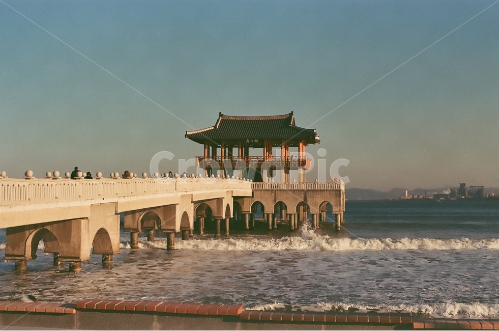 포항,영일대해수욕장,해상누각,바다,필름,pohang,film,filmphotography,beach,sea,wave,해변,바다,beach,sea,한국전통,한국문화,korean traditional,korean culture,랜드마크,landmark,tourist attraction,한국랜드마크,한국관광지,한국명소,korea landmark,korea tourist attraction