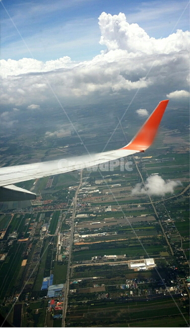 outdoors,옥외,nature,자연,scenery,경치,landscape,aerialview,조감도,transportation,항공기,aircraft,교통,vehicle,차량,구름,하늘,야외,도시,마을,풍경,창밖