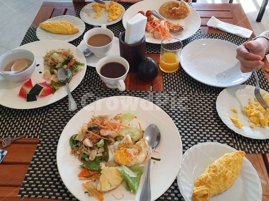 아침식사,오믈렛,커피,가족아침식사,채소