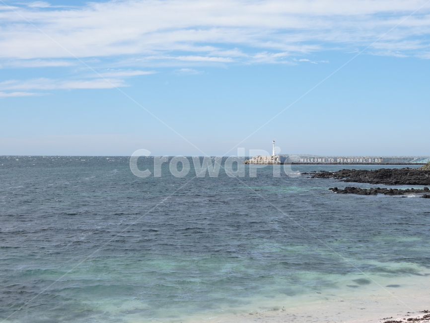 바다,등대,우도,하늘,파란색,등대,lighthouse,outdoors,옥외,land,땅,nature,자연,shoreline,해안선,water,물,sea,ocean,대양