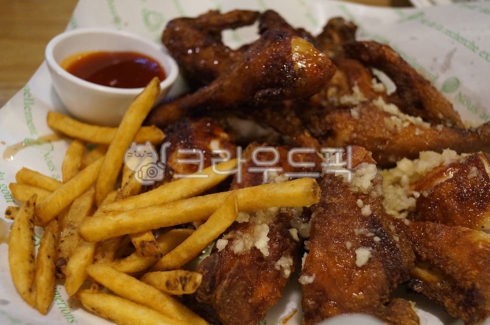 seasoning,chicken,French fries,Garlic Chicken,sauce