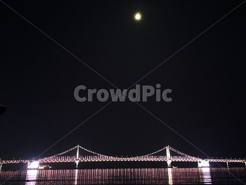 부산,밤바다,달,다리,불빛,야경,자연,풍경,nature,landscape,야경,밤,nightscape,night,랜드마크,landmark,tourist attraction,한국랜드마크,한국관광지,한국명소,korea landmark,korea tourist attraction,outdoors,옥외