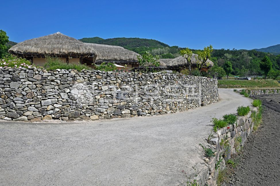 외암민속마을,외암마을,아산시,집성촌,예안이씨,초가집,돌담길