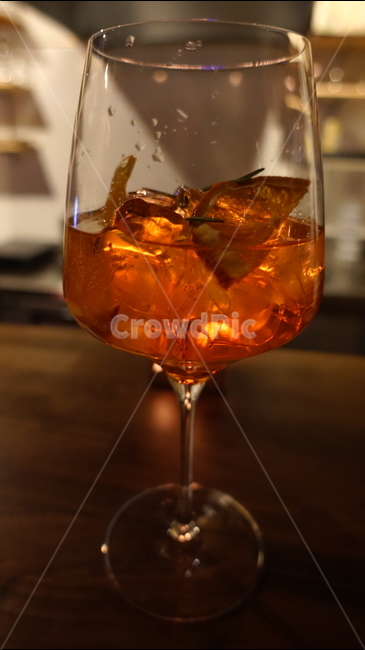 bar,pub,바,알콜,술,glass,유리,beverage,마실것,drink,음주,alcohol,알코올,칵테일