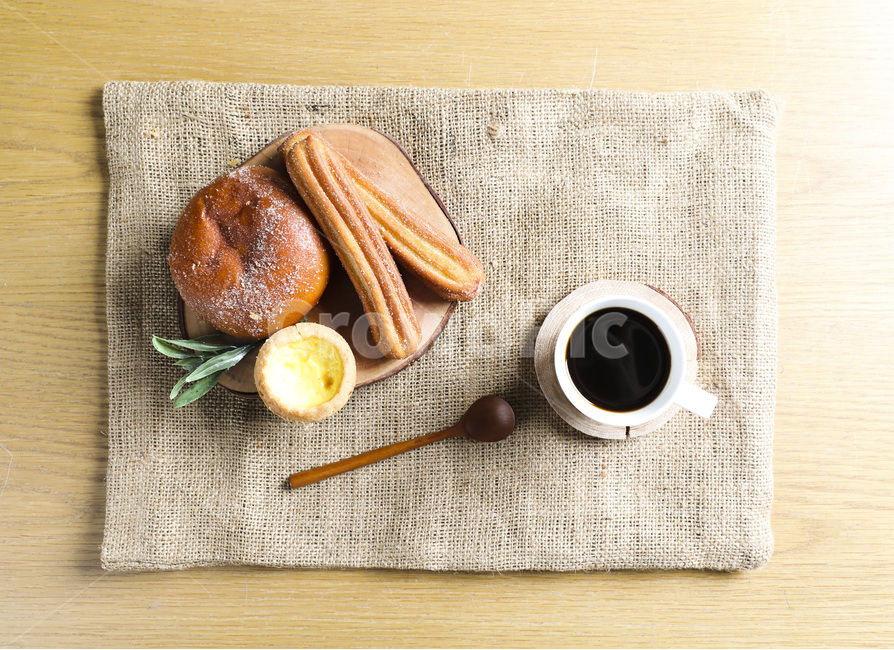 식사,음식,빵,브레드,주방,쿠킹,meal,bread,아침,런치,베이커리,부엌,식탁,food,밀가루음식,테이블웨어,나무,원목,wood,손,남자,hand,커피,coffee,morning,음식,식재료,요리,food,cook,meal,dishes,food reserves,빵,bread,커피,카페,coffee,cafe,연출,컨셉,콘셉,direction,concept