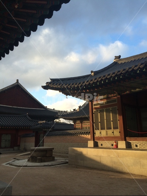 건물,건축물,korea,경복궁,고궁,한국명소,노을,sunset,building,gyeongbokgungpalace,palace,koreaplace,기와,처마