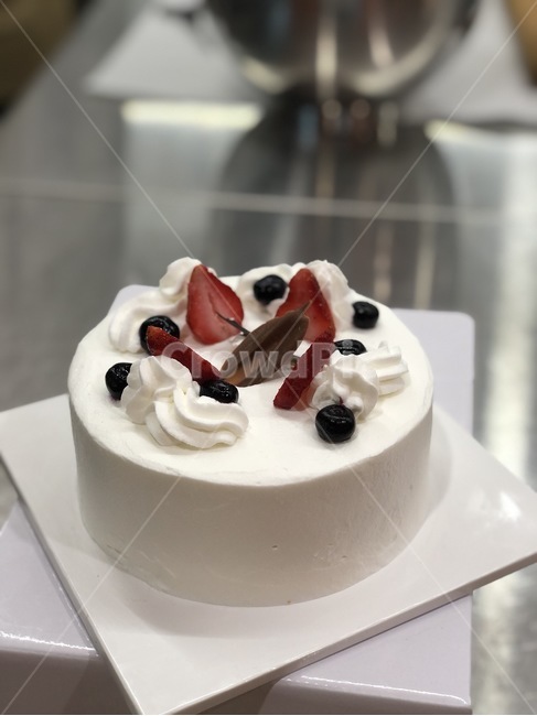 cake,dessert,food,strawberry,cream,수제,handmade,맛,taste,제과,기념일,축하,anniversary,congratulation,celebrate,celebration,음식,식재료,요리,food,cook,meal,dishes,food reserves