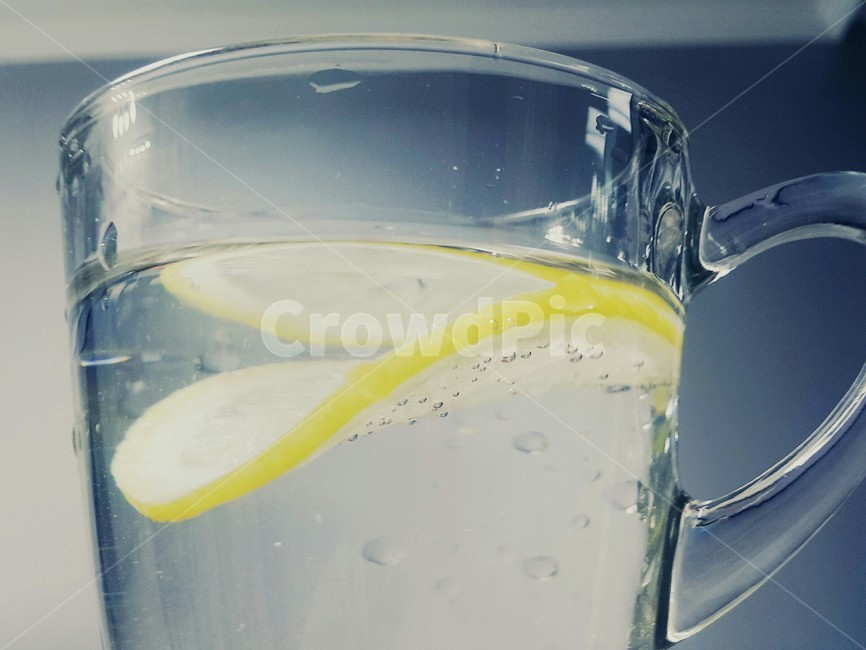 레몬이떠있는물,레몬,lemon,lemonwater,water,물