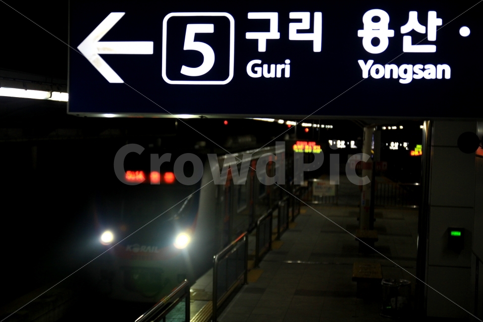 지하철,교통수단,철도,역,전철,Train,Metro,Subway,Transportation,교통,Traffic,Station,교통,교통수단,traffic,transportation,train station,기차역,train,기차,vehicle,차량