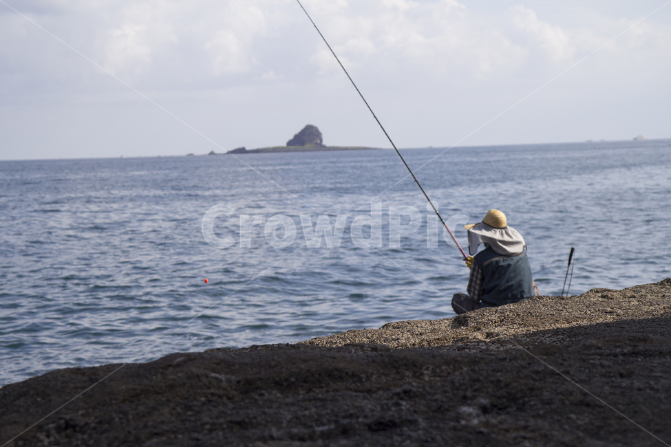 바다,풍경,낚시,water,물,outdoors,인간,person,사람,fishing,기다림,사람,인물,인간,human,person,스포츠,레저,운동,sports,leisure,exercise,고독함,외로움,쓸쓸함,우울함,슬픔,lonely,solitary