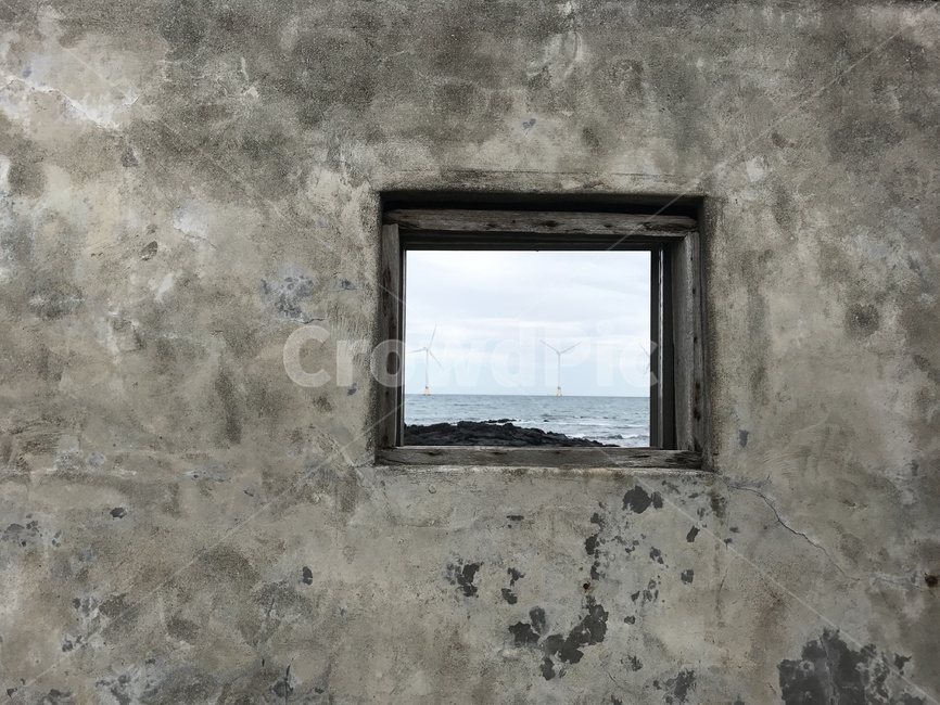 창문,액자,바다,휴일,휴가,휴식,풍차,건축물,건물외관,exterior,building,structure,architecture,construction