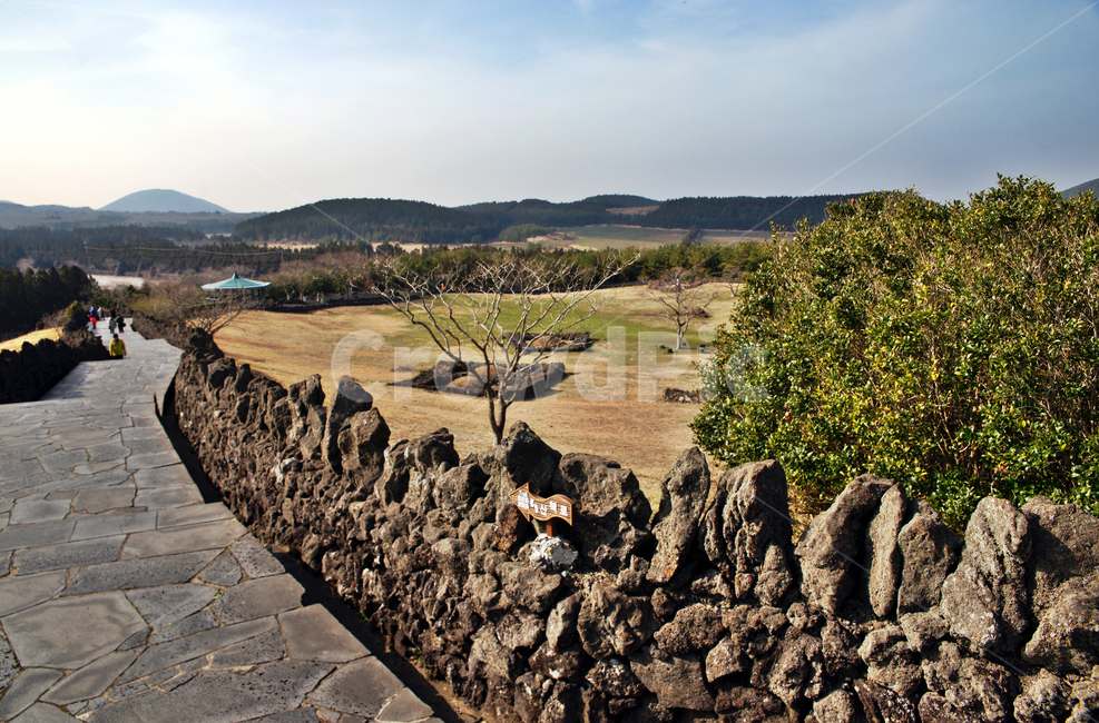 산굼부리,제주,관광지,천연기념물제263호,굼부리,마르,무덤,돌담,언덕,자연,풍경,nature,landscape,제주도,jeju,jeju island,flagstone,판석,slate,슬레이트,soil,흙
