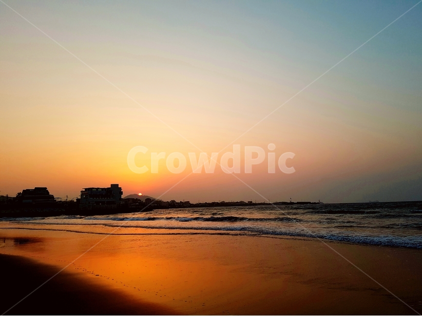 석양,해변,바다,제주도,건물,반사,비추임,주황색,바닷다,제주,해변가,그림자,검정색,하늘,일몰,해질녘,곡선,자연,풍경,nature,landscape,해변,바다,beach,sea,실루엣,그림자,silhouette,shadow,outdoors,옥외,sky,dusk,황혼,sunset,red sky,붉은 하늘,dawn,새벽