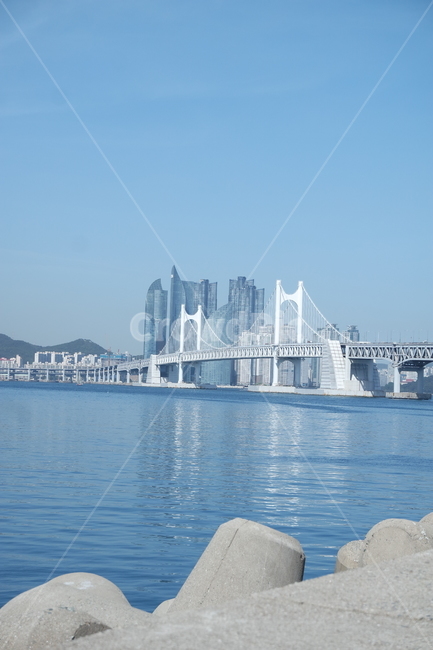 광안대교,바다,하늘,산,방파제,breakwater,sea,하늘색,맑음,sky,도시,풍경,city,landscape,한국도시풍경,한국도시경관,korea cityscape,building,건물,metropolis,중심지,시티,town,urban,어반
