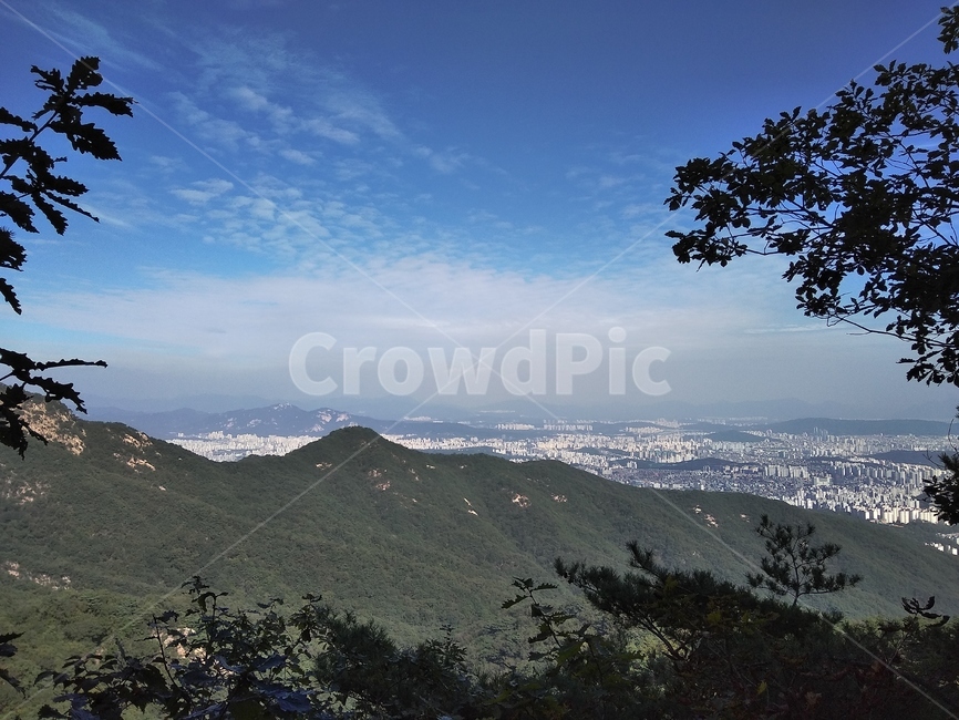 nature,자연,mountain,산,outdoors,옥외,mountainrange,산맥,hill,꼭대기,서울,서울시내,하늘,sky,background,배경,배경화면,자연풍경,view,북한산,나무