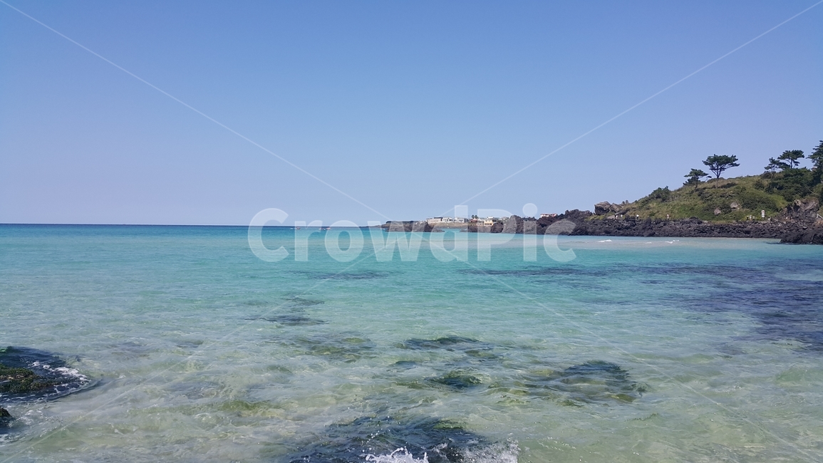 제주도바다,제주도해수욕장,에메랄드바다,에메랄드빛바다,현무암,바다,해수욕장,모래,해초,수평선,파도,맑은하늘