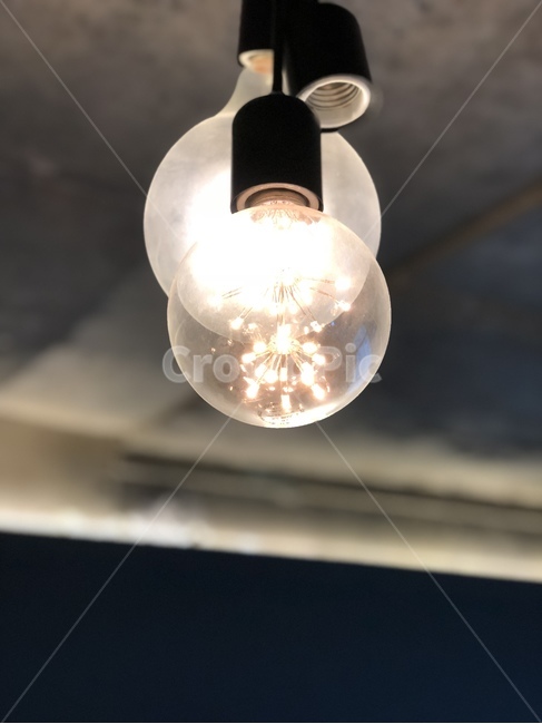 전구,빛,전등,천장,분위기,고요함,따듯함,bulb,light,lamp,caffe,quiet,warm,과학,아이디어,사물,물건,오브젝트,thing,object,matter