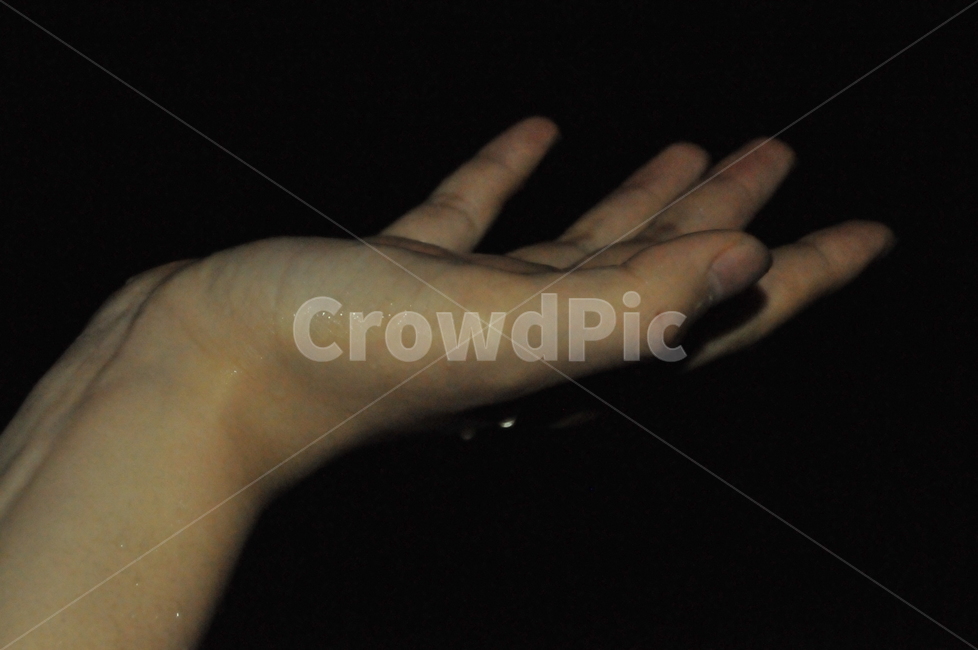 손,빗물,여름,hand,rain,사람,인물,인간,human,person,신체일부,몸,body