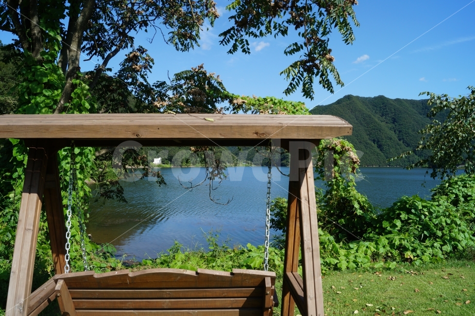 레이크펜션,춘천,흔들의자,인생샷,분위기,자연,풍경,nature,landscape,한국자연풍경,한국자연경관,korea nature landscape,porch,현관,outdoors,옥외,patio,안마당