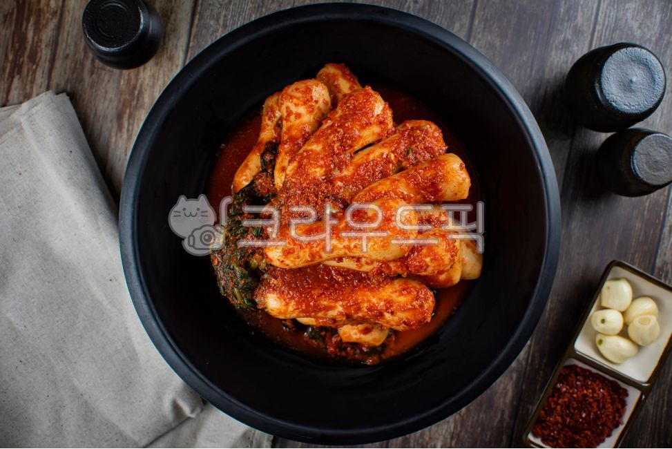 김치,총각김치,마늘,무,알타리김치,채소,전통음식,한국,고춧가루,양념,장독대,컨셉,소금,음식,kimchi,bachelorkimchi,youngradishkimchi,garlic,radish,altarikimchi,vegetables,traditionalfood,korea,redpepperpowder,seasoning,jangdokdae,concept,salt,food,음식,식재료,요리,food,cook,meal,dishes,food reserves,한식,한국음식,한국요리,korean food,korean dishes,korean meal,korean cook