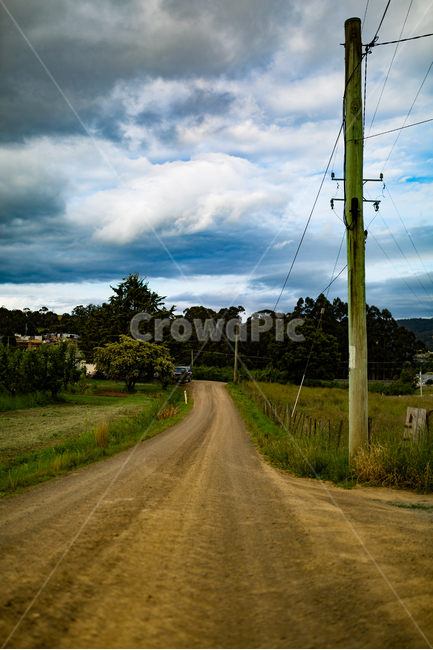 호주,australia,타즈매니아,tasmania,길,도로,하늘,그림자,그늘,sky,tree,언덕,hill,road,시골,구름낀,흐림,흐린날,나무,흙길,시골길,바닥,마을,전선,자연,풍경,nature,landscape