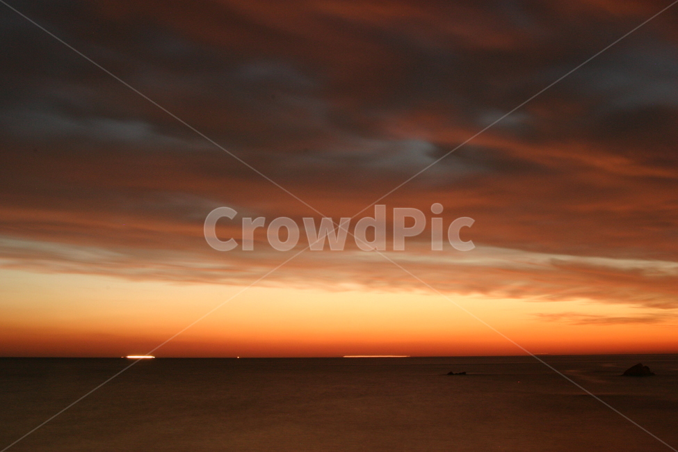 일몰,sunset,바다,해안가,sea,beach,동해,아름다운,빨강,바닷가,화려한,자연,nature,하늘,sky,cloud,구름,햇빛,햇살,sunlight,sunshine,태양,sun,풍경,landscape,view,scenery,배경,자연이미지,경치,해질녁,장엄한,석양,노을,붉은노을,불타는,황혼,땅거미