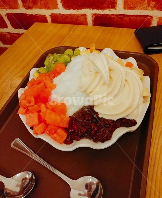 과일빙수,숟가락,데이트,여름,소프트아이스크림,음식,식재료,요리,food,cook,meal,dishes,food reserves,디저트,간식,후식,dessert,snack