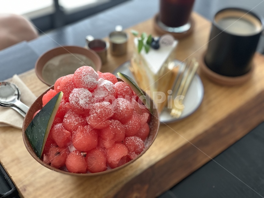 카페,cafe,커피,coffee,아메리카노,americano,라떼,latte,후식,디저트,감성,수박빙수,빙수,여름,케이크,빵,cake,bakery,음식,식재료,요리,food,cook,meal,dishes,food reserves,디저트,간식,후식,dessert,snack