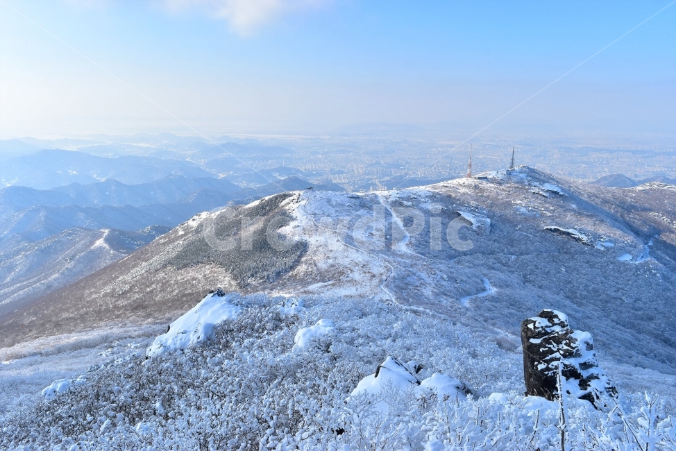 무등산,국립공원,풍경,힐링,산행,설경,상고대,서리꽃,서석대,입석대,안양산,백마능선,장불재,증심사,중봉,중머리재,천왕봉,지왕봉,Korea,National,Park,눈풍경,등산,주상절리,판타스틱,겨울왕국,겨울,지질공원,인왕봉,천지인,설국,2018년,1월,눈꽃,파란하늘,트레킹,winter,landscape,감성,아름다운,황홀한,장관,비경,선경,최고,사진,겨울,계절,winter,season,자연,풍경,nature,landscape,한국자연풍경,한국자연경관,korea nature landscape,outdoors,옥외,mountain,산,ice,얼음,mountain range,산맥