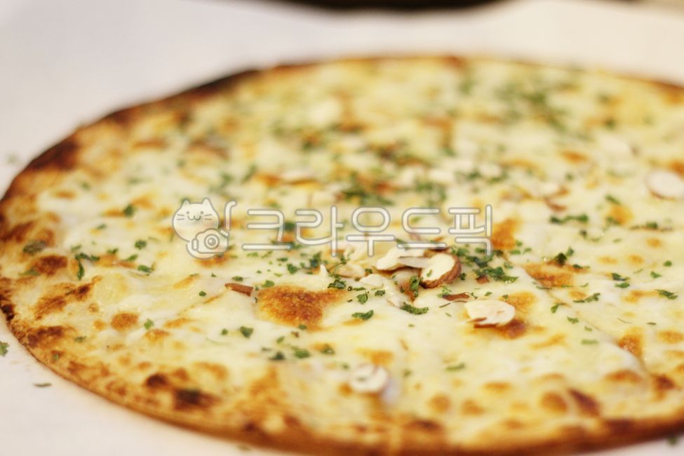 Western food,pizza,Gorgonzola,cheese pizza,honey pizza