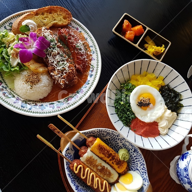 분식,소시지,햄,명란덮밥,돈까스,퓨전음식,테이블,양식,food,음식