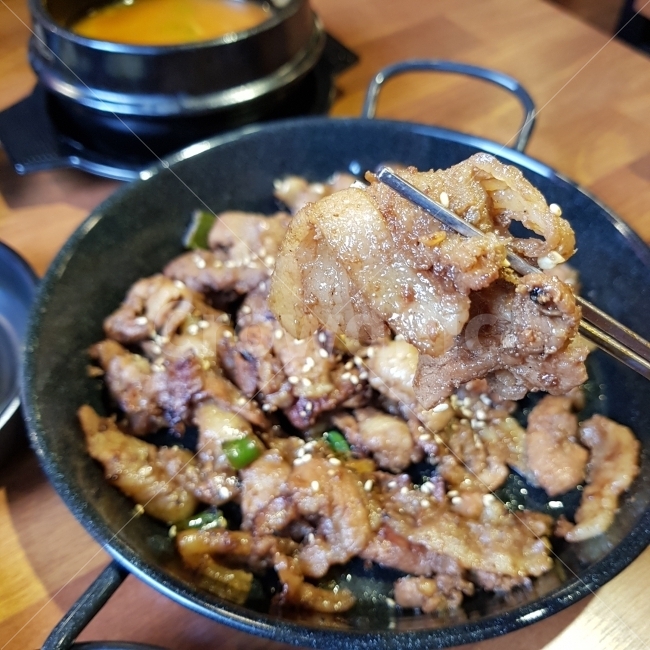 돼지갈비,돼지숯불갈비,숯불구이,돼지숯불구이,숯불갈비,음식,식재료,요리,food,cook,meal,dishes,food reserves,육류,고기,meat,한식,한국음식,한국요리,korean food,korean dishes,korean meal,korean cook