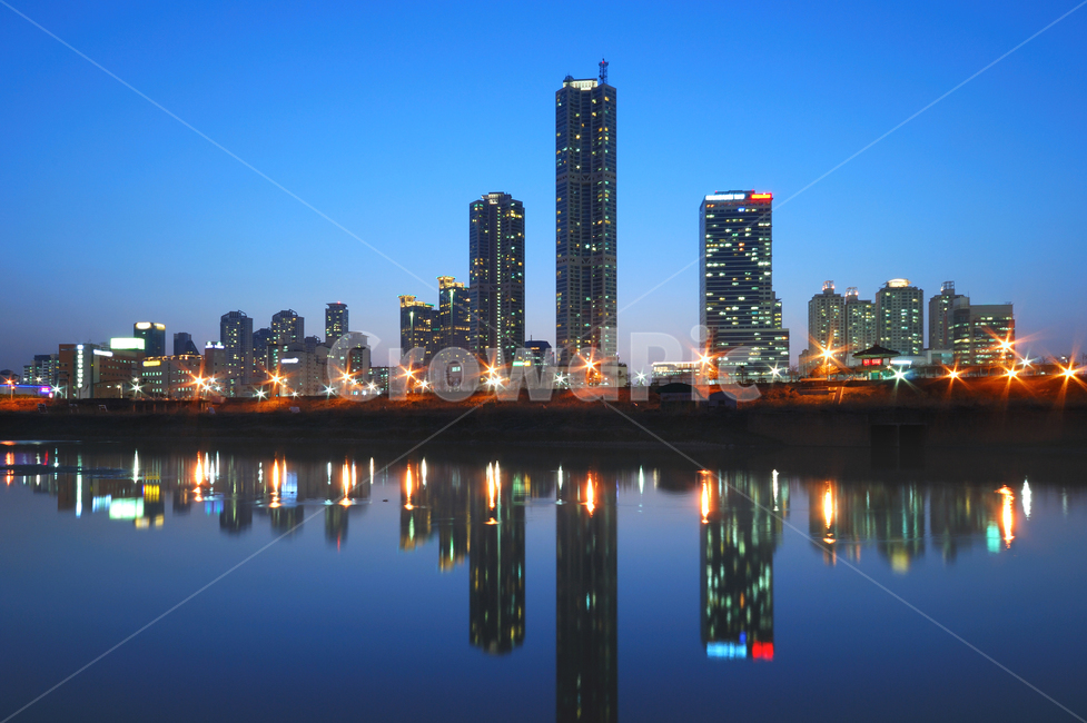 night view,city,office,building,sight,company,high rise building,Residentialcommercial complex,sky,cowboy,reflection,business,riverside,downtown,water,seoul,korea,background,Hyperion,Yangcheongu,Anyang Stream,river,lake,apartment