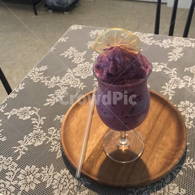블루베리요거트,음료,테이블,유리잔,데코레이션,레몬,purple,table,shake