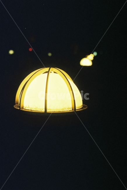 전등,가로수,가로수길,밤,밤거리,필름,등,불빛,감성,sensible,feeling,인테리어,실내디자인,interior design