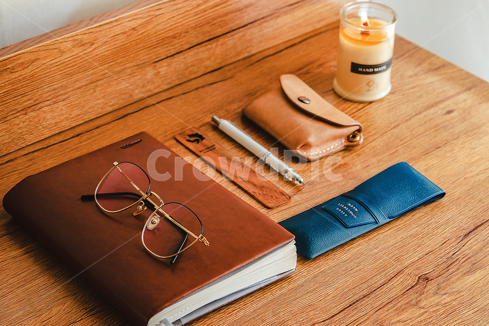 책상,필기도구,다이어리,안경,공부,사무용품,사무실,desk,office,study,work,일,glasses,pen,notebook,사물,물건,오브젝트,thing,object,matter,학용품,문구류,사무용품,school supplies,stationery,office supplies