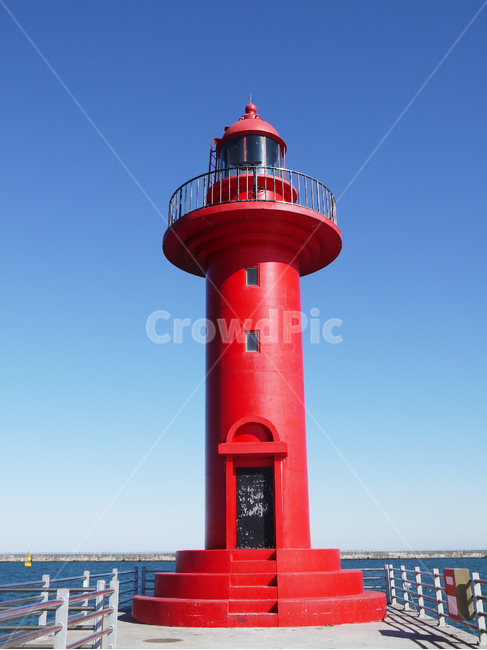 beam,harbor,Lighthouse,building,red,Beach,navigation,safety,warning,landmark,signal,tower,sky,coastline,coast,seas,beacon,ocean,light,background,maritime,sailing,coastal,sail,lighthouse,Harbor,marine,sea,seascape,architecture,searchlight,nautical,Red,blue