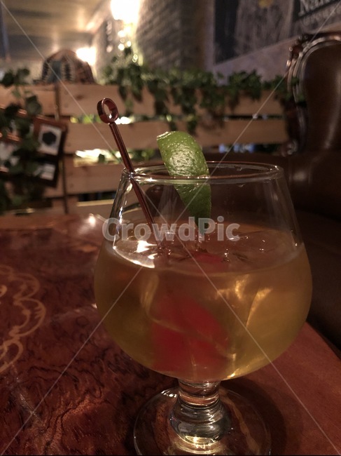 칵테일,술,음주,알코올,드링크,coctail,drink,liquor,alcohol,라임,레몬,카페,호프,술집,감성,저녁,음료수,drink,beverage,술,주류,alcohol