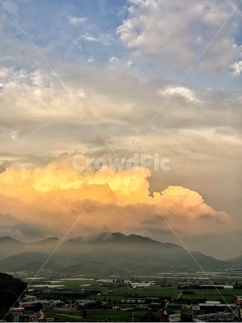 weather,날씨,nature,자연,outdoors,옥외,cloud,구름,sky,하늘,cumulus,적운,mountainrange,산맥,mountain,산,석양,석양빛