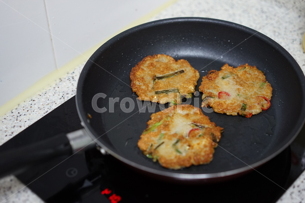 전,부침개,후라이팬,주방,요리,한식,음식,식재료,요리,food,cook,meal,dishes,food reserves,한식,한국음식,한국요리,korean food,korean dishes,korean meal,korean cook
