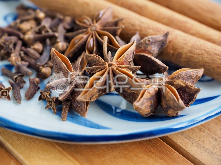 cinnamon,staranisehall,spice,cookingingredients,Star Anise Hall,scent,dryfood,dry food,cooking,organic,starshape,anise,Spice,octagonal,star shape,cooking ingredients,cloves,brown,octagonal incense,food,octagon,Spices,Scent,spices
