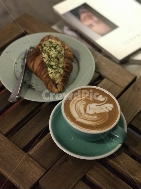 에그마요,샌드위치,커피,라떼,카페라떼,라떼아트,coffee,latte,latteart,cafelatte,coffeecup,빵,bread,디저트,간식,후식,dessert,snack,커피,카페,coffee,cafe
